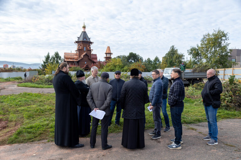 Митрополит Никита и сенатор Александр Усс обсудили подготовку к установлению краеугольного камня собора Рождества Пресвятой Богородицы