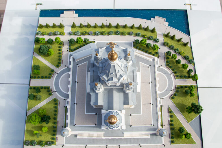 Облик кафедрального собора на Стрелке обогатит окружающую застройку, считает Московский архитектурный институт