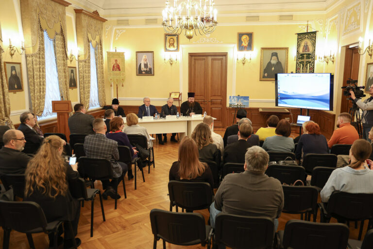 В Красноярске обсудили, каким должен быть современный собор: от места памяти до центра притяжения молодежи